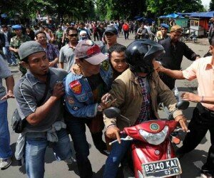 Petugas juru sita PN Jakarta Utara diamankan petugas dari amuk massa