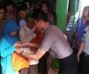 Selain gelar pengobatan gratis siswa Sespimma Polri juga bagi-bagi sembako