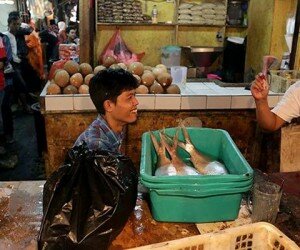 Pedagang Pasra Bogor menolak kenaikan tarif sewa kios dan biaya listrik