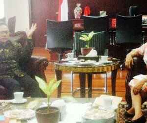 Wakil Ketua DPD RI GKR Hemas melakukan pertemuan dengan Ketua MPR Zulkifli Hasan, Selasa (19/7), membahas amandemen terbatas UUD 45. (timyadi)