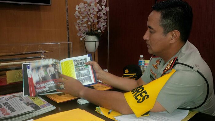 Kapolres Metro Jakpus Kombes Suyudi Ario Seto,memperlihatkan petas lokasi.(silaen)