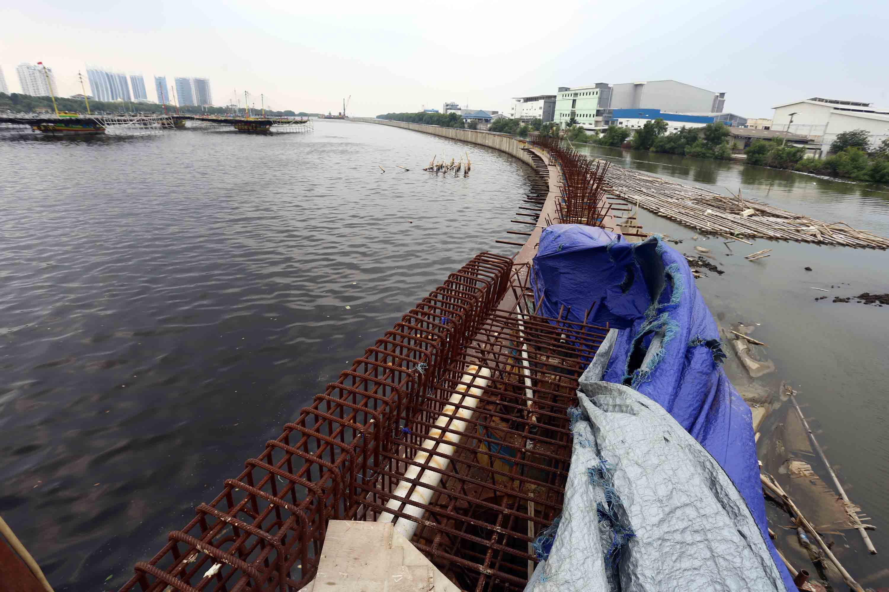 Progres pembangunan Tanggul Laut sudah tampak membentang di Kawasan Muara Baru, Jakarta Utara.(ilustrasi)