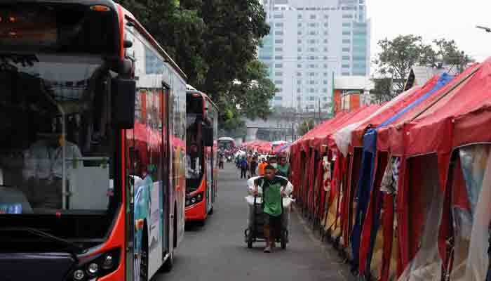 Armada Metrotrans akan melayani gratis jemaah yang akan beribadat ke Gereja Katedral dari Iri Monos.(dok)