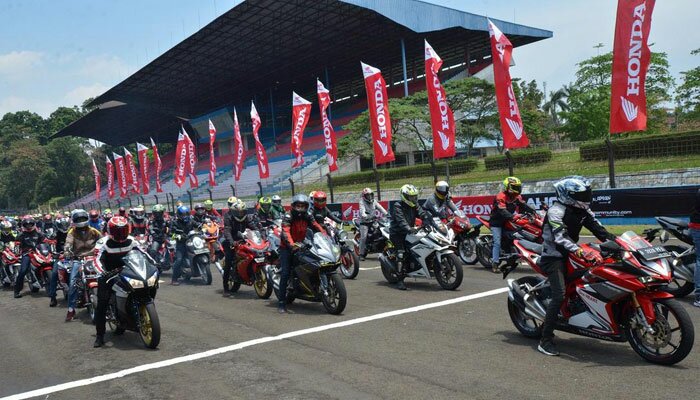 Parade Honda CBR di Sirkuit Sentul. (prihandoko)