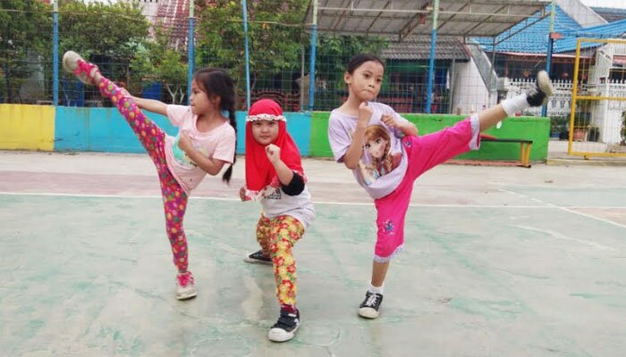 Karateka cilik Azzura, Rossa dan Fanny wakil tim FAC siap bertanding di Kejuaraan Dojo 37 Cup 2018. (ist)