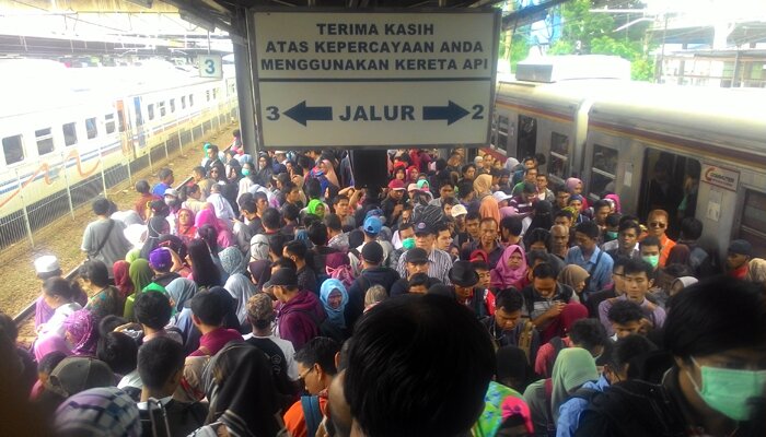 Suasana Stasiun Tanah Abang.(mo4)