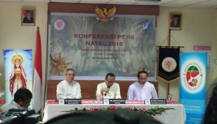 Uskup Agung Jakarta Mgr Ignatius Suharyo (tengah). (cw6)