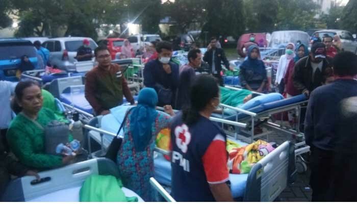 Suasana proses evakuasi pasien RSUD Kota Tangerang