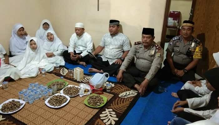 Kapospol Sabang Menteng beri santunan dan doa bersama