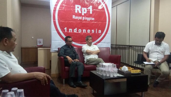 Komunitas buruh sedang berdiskusi koperasi Rp1. (wandi)