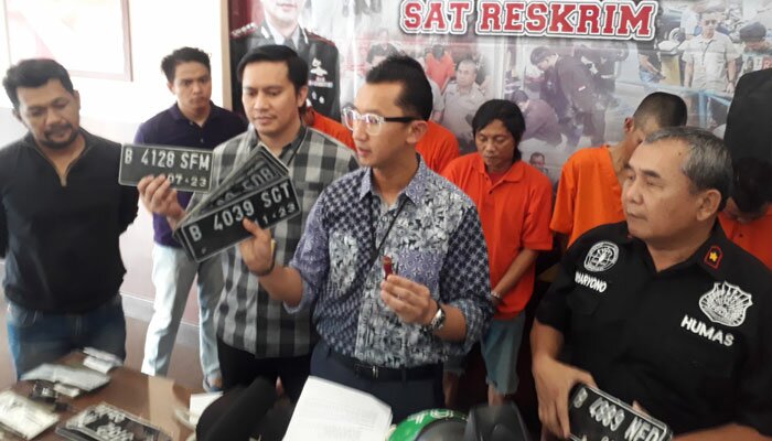 Polisi tunjukkan nomor polisi palsu
