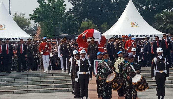 Jenazah Presiden BJ Habibie tiba di TMP Kalibata, Jakarta Selatan.(adji)