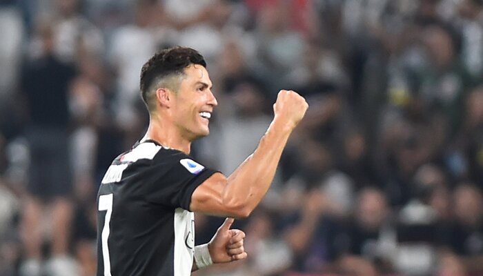 Cristiano Ronaldo melakukan selebrasi bersama Juventus. (reuters)