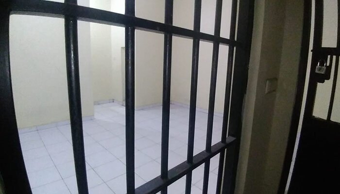 Kamar tahanan Rutan Brimob Kelapa Dua yang nyaman dan keamanan standar SOP. (ist)