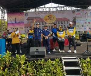 Walikota Jakbar, Rustam Efendi luncurkan komunitas sepeda, SGWC untuk gencarkan bersepeda bagi ASN dan masyarakat. (Rachmi)