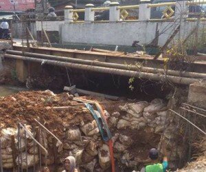 Jembatan Ratujaya diperlebar.(anton)