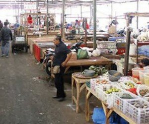 Kondisi Pasar Kemiri Muka, Beji yang perlu dilakukan penataan dan renovasi menyeluruh. (anton)