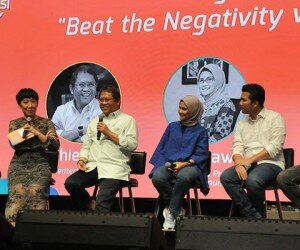 Menkominfo Rudiantara bersama sejumlah pembicara saat pembukaan Siberkreasi Netizen Fair 2019, Sabtu (5/10/2019). (ist)