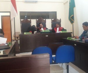 Suasana sidang dengan agenda pembacaan gugatan PT Zhong Min Hydro Indonesia terhadap mantan Kades Mekarsari, Jafar Rusdiana dan PT Kemilau Rejeki