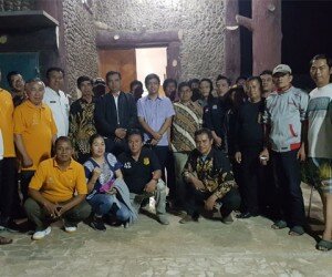 Sekcam Tamansari, Pangestu Aji, para lurah, Dewan Kota perwakilan Kecamatan Tamansari, ketua RT-RW, PKK, LMK, FKDM, dan Karang Taruna saat silaturahmi antara lembaga se-Kecamatan Tamansari, Jakbar. (Rachmi)