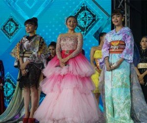 Siti Badriah dan Para Artis Pengisi HUT Ke-28 MNCTV. (mia)