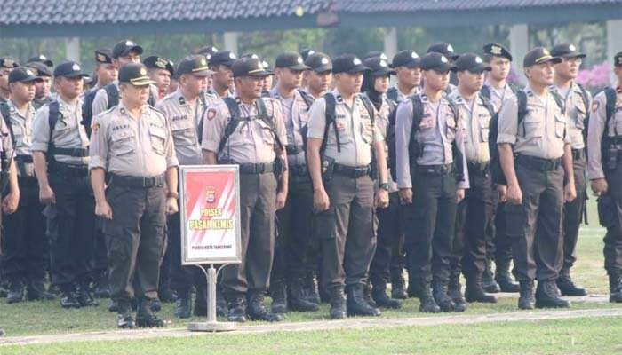 Setidaknya 1840 personel pengamanan diterjunkan yang terdiri dari seluruh jajaran di Polres Kota Tangerang, Brimob dan back up dari Polda Banten. (imam)
