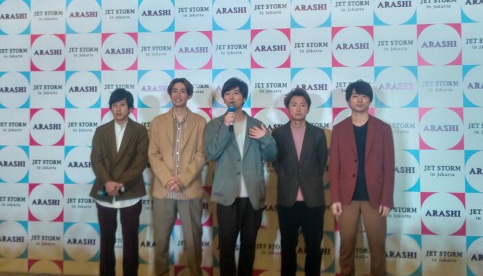 Grup musik dari Jepang, Arashi terdiri dari Satoshi Ohno, Sho Sakurai, Masaki Aiba, Kazunari Ninomiya, and Jun Matsumoto jumpa penggemar di Jakarta. (johara)