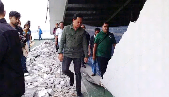 bangunan dewan yg roboh