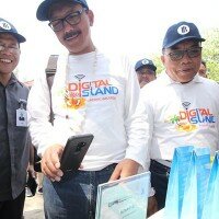 Kepala Perwakilan BI wilayah DKI Jakarta, Hamid Ponco Wibowo bersama Direktur PT Bank DKI, Ateng Rivai dan Bupati Kepulauan Seribu, Husein Murad, saat peluncuran Digital Island di Kepulauan Seribu. (ist)