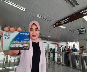 Bank DKI menyiapkan kartu JakCard dan Jak Lingko di LRT Jakarta.