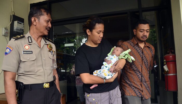 Bayi usia tiga minggu yang dibuang orang tuanya.(saban)