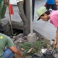 Kerja bakti massal warga Margamulya, Bekasi Utara.