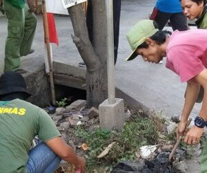 Kerja bakti massal warga Margamulya, Bekasi Utara.