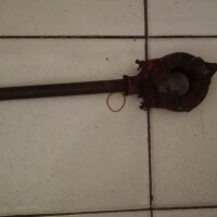 anggota menyita barang bukti besi yang digunakan untuk mencongkel (angga)