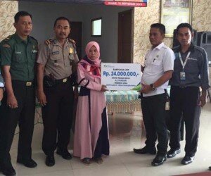 Pemberian santunan kepada ahli waris peserta BP Jamsostek. (ist)