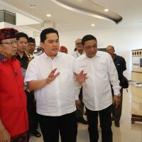 Menteri BUMN Erick Thohir didampingi Gubernur Bali Wayan Koster tinjau proyek Pelabuhan Benoa, Bali.