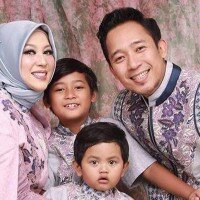 Denny Cagur dan keluarga. (instagram)