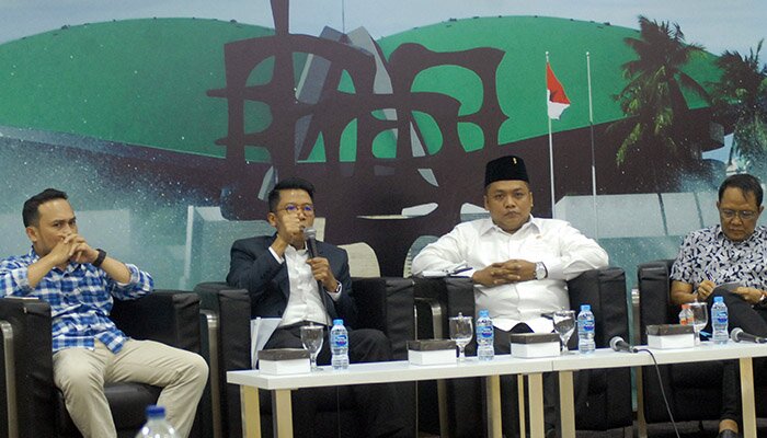 diskusi kepahlawanan-(timyadi)