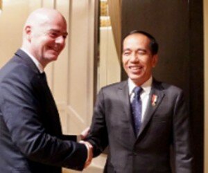 Presiden FIFA Gianni Infantino saat bertemu Presiden Jokowi di Bangkok (2/11/2019). (ist)