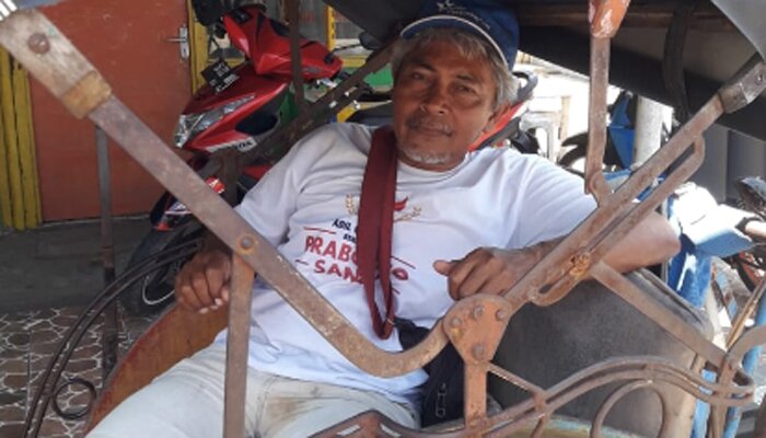 Gatot, tukang becak di Cilacap, Jawa Tengah. (bu)