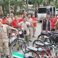 Warga Pademangan, Jakut, ikut menyemarakan Hari Pahlawan dengan mengenakan pakaian layaknya pejuang