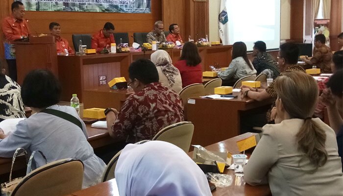 Wakil Walikota Jakpus, Irwandi saat membuka sosialisasi Pergub No. 117 tahun 2019 tentang Penyetoran BPHTB. (tarta)
