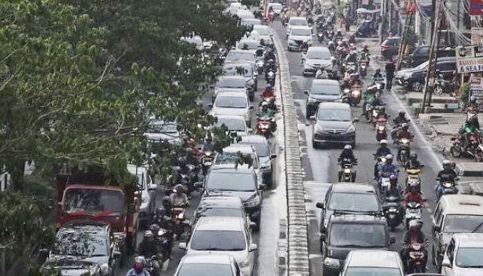 Kemacetan selalu terlihat di Jalan Raya Margonda. (anton)