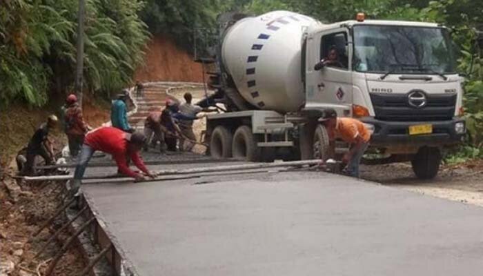 Pembangunan ruas jalan yang juga merupakan akses ke tempat wisata Negeri di Atas Awan dibiayai APBD Banten 2019 senilai Rp47,7 miliar.(ist)