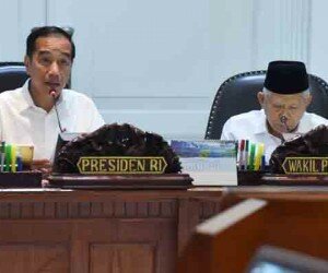Presiden Jokowi bersama Wapres KH Ma'ruf Amin saat memimpin rapat terbatas di Kantor Presiden, Jakarta (ist)