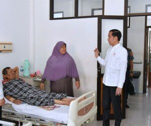 Presiden Jokowi saat meninjau pelayanan BPJS Kesehatan di RSUD Subang, Jawa Barat. (ist)