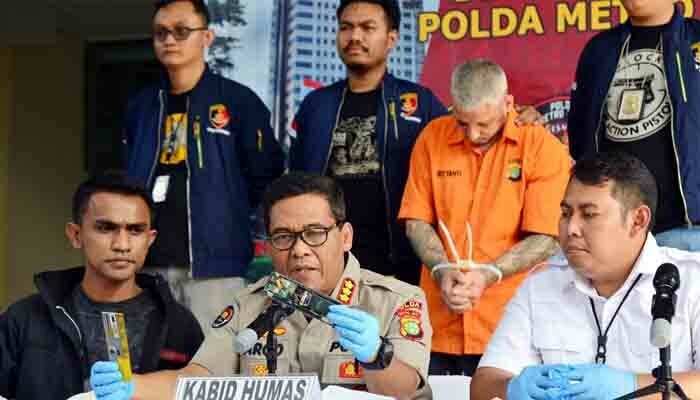 Kabid Humas Polda Metro Jaya, Kombes Pol Argo Yuwono (toga)