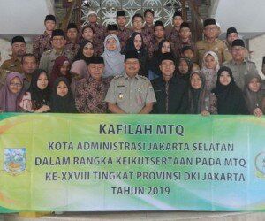 Walikota Jaksel melepas peserta MTQ yang akan bertanding. (wandi)