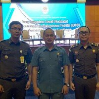 Kajari Jaksel Anang Supriatna dan Kasie Pidsus Pradhana PS mendapatkan predikat pelayanan terbaik dari Kemen Panrb. (adji)