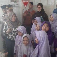 keracunan permen kadaluarsa